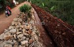 Tanggul yang Jebol di Jati Asih Belum Diperbaiki
