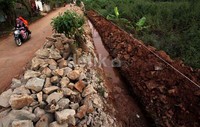Perbaikan tanggul perlu segera direalisasikan mengingat Bekasi dan sekitarnya masih berstatus siaga banjir hingga bulan Mei.