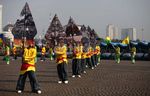 Satpol PP unjuk Kebolehan Menari
