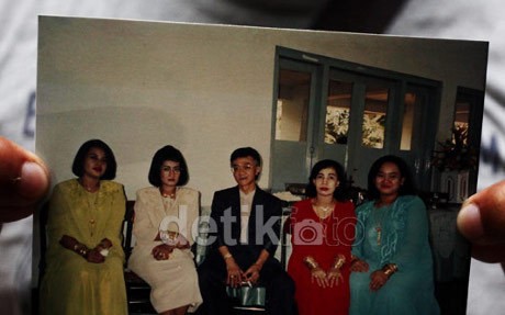 Istri Pertama Eyang Subur Pimpin Istri Lainnya Laporkan Adi Cs