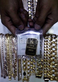 Sementara harga buyback atau harga jika masyarakat ingin menjual emasnya ke Antam naik dari Rp 456.000/gram menjadi Rp 460.000/gram.