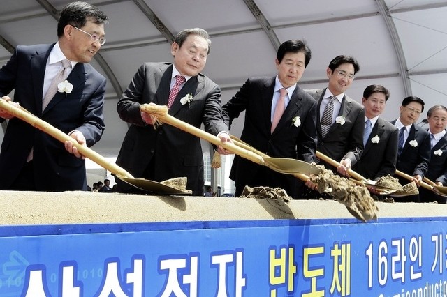 Yuk, Kenalan Dengan 5 Orang Terkaya di Negeri K-Pop Ini