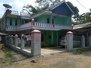 Rumah Nuriyah Kerap Didatangi Tamu Bermobil Mewah