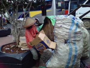 Kisah Bejo & Rezeki dari Gunung Sampah Pesta May Day