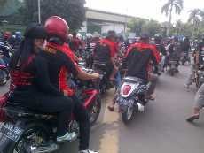 Kendarai Ribuan Motor, Buruh Konvoi di Kawasan EJIP Cikarang