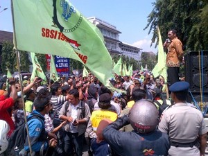 Wali Kota Surakarta Gabung dalam Aksi Buruh