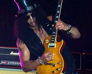 Slash Mendukung Kampanye Menentang Pembantaian Hiu
