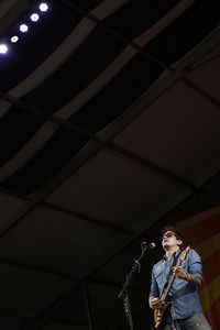 Maaf kita berpisah tahun lalu. Terimakasih untuk selalu kembali mendukung saya, ujar John Mayer kepada penonton di atas panggung. REUTERS/Jonathan Bachman.