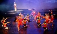 Meskipun pada lazinmnya wayang disajikan dalam bahasa Jawa, kini Opera Abimanyu mempersembahkan dalam bahasa Indonesia.