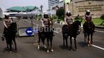 Polisi Berkuda & Anjing Pelacak Siaga di DPR