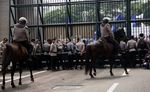 Polisi Berkuda & Anjing Pelacak Siaga di DPR