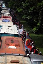 Bus Buruh Padati Jalan Sudirman
