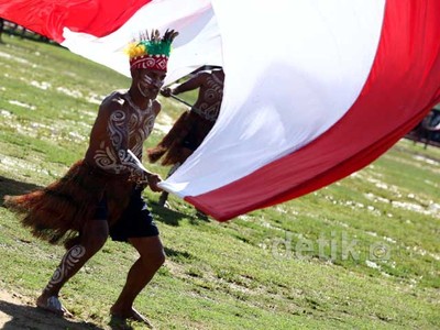 Perayaan 50 Tahun Kembalinya Papua Meriah
