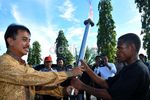 Warga Sorong Pawai Kibarkan Bendera Merah Putih