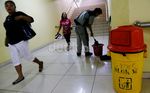Di Hari Buruh Budi Tetap Bekerja