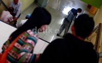 Menurut rekan kerjanya, selama bekerja ia tidak sekali pun mengeluh.
