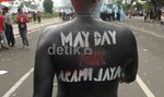 Aksi Unik Peserta Pawai May Day