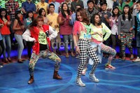 Ia pun tampil enerjik saat menyanyikan lagu 'Geregetan'. Gus Mun/detikHOT.