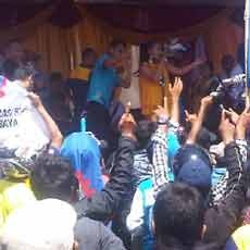May Day di Pemkot Surabaya, Buruh Dihibur Dangdut Hingga Bagi-bagi Hadiah