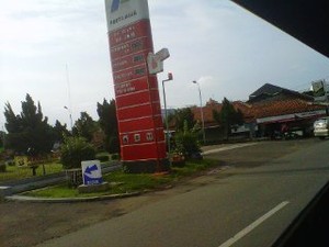 Pertamina Gusur Tukang Gorengan di POM Bensin