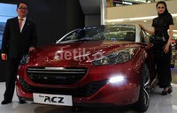 Perubahan RCZ pada bagian eksterior sangat jelas terlihat pada tampilan depan yang disebut dengan 'New Front Face' yang kini terlihat lebih sporty.