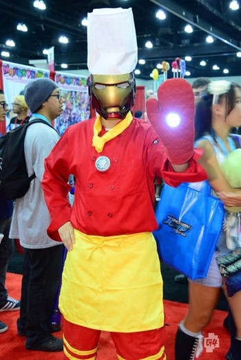     Tak hanya menjadi superhero, Iron Man pun bisa menjadi juru masak. (kredit foto: totalfilm)