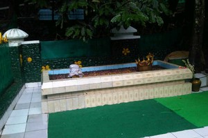 Kisah Makam Keramat di Tengah Kebun Raya Bogor