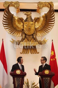 Kehadiran Wang Yi ke Indonesia untuk mepererat hubungan Indonesia-China seperti masalah politik, konflik laut China selatan hingga masalah ekonomi.