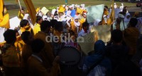 Dalam orasinya mereka menuntut UN dihapus dan menggantinya dengan parameter baru sebagai upaya evaluasi pendidikan. Arbi Anugrah/detikcom.