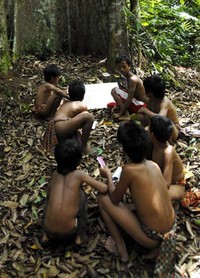 Ini merupakawan wajah pendidikan kita yang masih butuh perhatian khusus dari semua pihak. Tak semuanya anak indonesia mendapatkan fasilitas pendidikan sebagaimana umumnya. (Warsi)