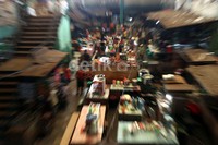 Suasana di bagian pedagang makanan, sembako dan sayur mayur Pasar Senen, Jakarta Pusat, Kamis (2/5).