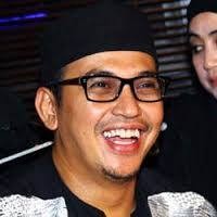 Ribuan Orang Hadiri Peringatan Tujuh Hari Meninggalnya Uje