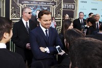 Leonardo tersenyum ramah saat sesi wawancara. Reuters/Andrew Kelly.