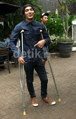 Abimana Aryasatya Cedera Saat Syuting