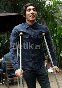 Abimana mengaku cedera saat melakoni adegan lompat dari panggung setinggi 1,5 meter.