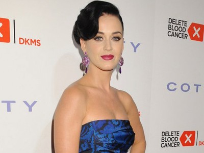 Lekukan Tubuh Langsing Katy Perry