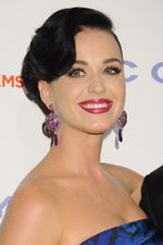 Lekukan Tubuh Langsing Katy Perry