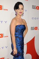 Lekukan Tubuh Langsing Katy Perry