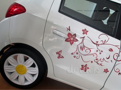 Mitsubishi Mirage Berkelir Batik dan Pelek Bunga