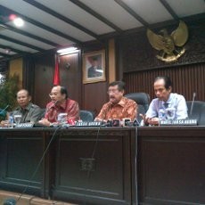 Buktikan Susno Menyerah, Jaksa Agung Pamerkan 2 Foto