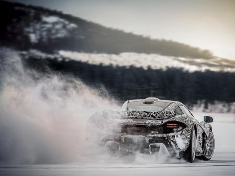 Mobil Super McLaren P1 Disiksa di Daerah Kutub