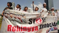  Mereka mengacam pemerintahan Myanmar atas tewasnya umat Muslim akibat kerusuhan di Rohingnya.     