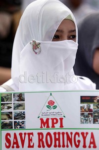 'Save Rohingya'.