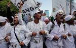 Massa FUI Robek Bendera Myanmar