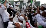 Massa FUI Robek Bendera Myanmar