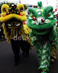 Selain ondel-ondel, dua barongsai juga turut memeriahkan aksi tersebut. Lamhot Aritonang/detikFoto.