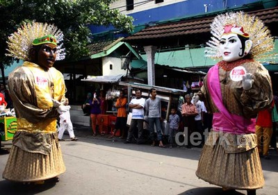 Ondel-ondel Demo Tolak MRT Layang