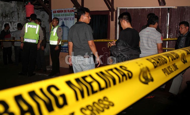 Densus 88 Gerebek Terduga Teroris di Mampang