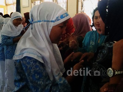 Siswa SD di Banyumas Doa Bersama Jelang UN