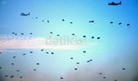     Latihan gabungan yang dilaksanakan terdiri dari operasi khusus, operasi udara, operasi laut gabungan, operasi amfibi, operasi linud, operasi pendaratan administrasi dan operasi darat gabungan. Ghazali Dasuqi/detikFoto.